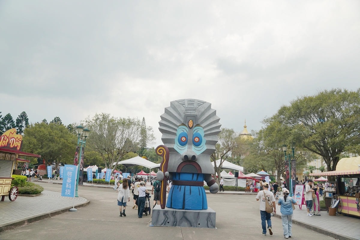 【六福村主題遊樂園-2025墓碑鎮】四大必拍地獄系打卡點 KKday獨家限定專車來回接駁