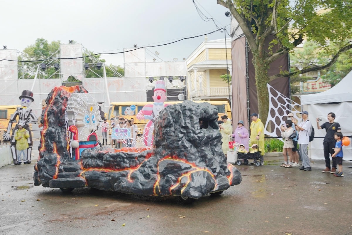 【六福村主題遊樂園-2025墓碑鎮】四大必拍地獄系打卡點 KKday獨家限定專車來回接駁
