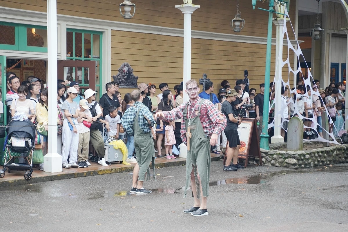 【六福村主題遊樂園-2025墓碑鎮】四大必拍地獄系打卡點 KKday獨家限定專車來回接駁