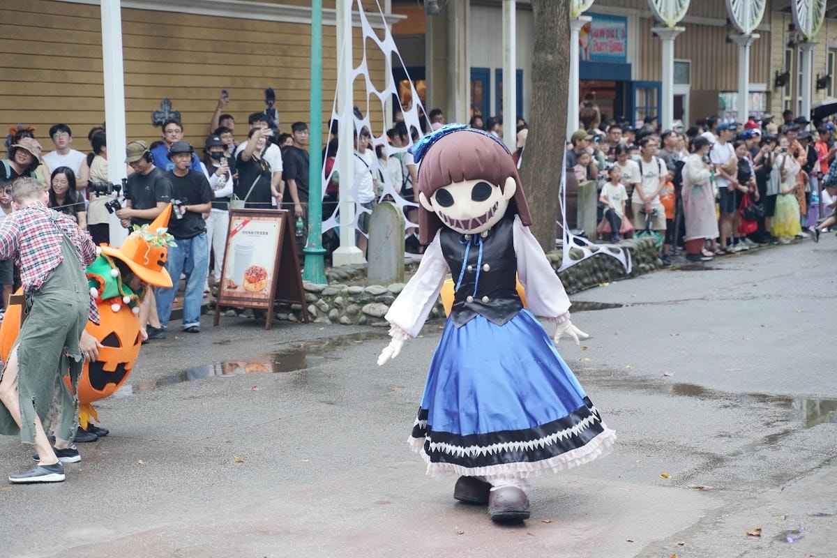 【六福村主題遊樂園-2025墓碑鎮】四大必拍地獄系打卡點 KKday獨家限定專車來回接駁