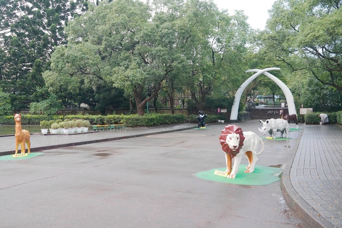 【六福村主題遊樂園-2025墓碑鎮】四大必拍地獄系打卡點 KKday獨家限定專車來回接駁