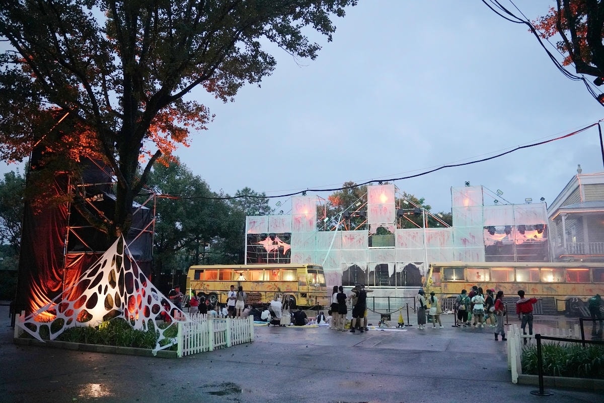 【六福村主題遊樂園-2025墓碑鎮】四大必拍地獄系打卡點 KKday獨家限定專車來回接駁
