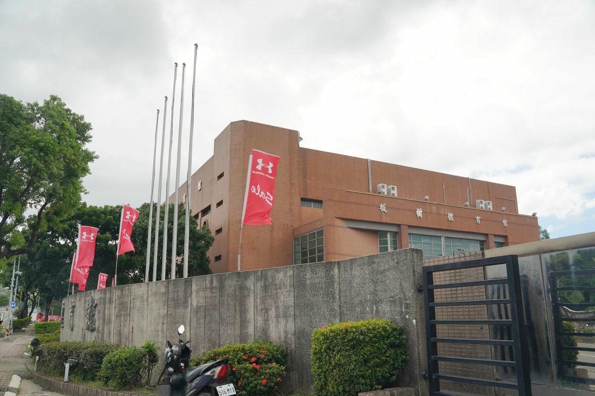 【UNDER ARMOUR全台巡迴原廠出清板橋場】總公司原廠下殺特賣只有19天 最低21折比門市還便宜 - 第1張圖 【UNDER ARMOUR全台巡迴原廠出清板橋場】總公司原廠下殺特賣只有19天 最低21折比門市還便宜