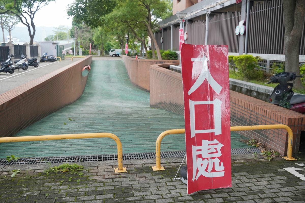 【UNDER ARMOUR全台巡迴原廠出清板橋場】總公司原廠下殺特賣只有19天 最低21折比門市還便宜 - 第3張圖 【UNDER ARMOUR全台巡迴原廠出清板橋場】總公司原廠下殺特賣只有19天 最低21折比門市還便宜