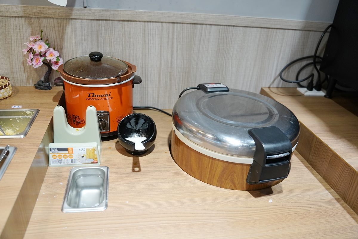 【內壢小火鍋推薦】冷熱飲/霜淇淋/滷肉飯/冰淇淋/王子麵無限量供應吃到飽 親愛的鍋復華店 - 第10張圖 【內壢小火鍋推薦】冷熱飲/霜淇淋/滷肉飯/冰淇淋/王子麵無限量供應吃到飽 親愛的鍋復華店