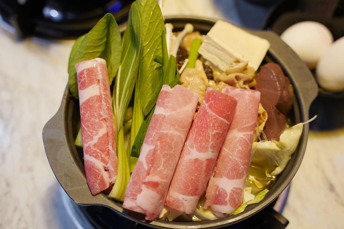 【內壢小火鍋推薦】冷熱飲/霜淇淋/滷肉飯/冰淇淋/王子麵無限量供應吃到飽 親愛的鍋復華店 - 第13張圖 【內壢小火鍋推薦】冷熱飲/霜淇淋/滷肉飯/冰淇淋/王子麵無限量供應吃到飽 親愛的鍋復華店