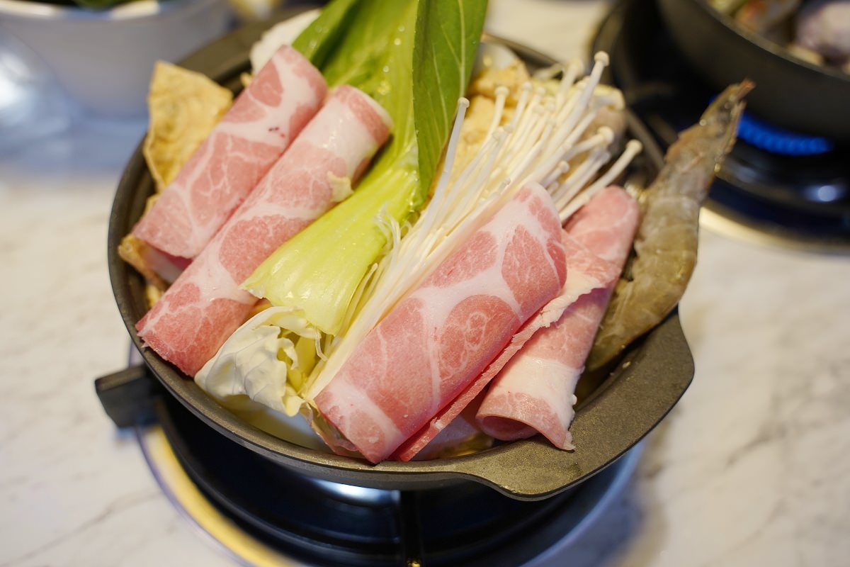 【內壢小火鍋推薦】冷熱飲/霜淇淋/滷肉飯/冰淇淋/王子麵無限量供應吃到飽 親愛的鍋復華店 - 第14張圖 【內壢小火鍋推薦】冷熱飲/霜淇淋/滷肉飯/冰淇淋/王子麵無限量供應吃到飽 親愛的鍋復華店