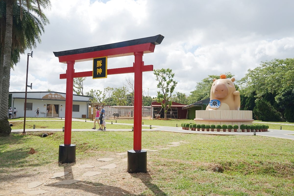 【桃園親子景點推薦】全新登場萌萌村和風祭 五米「豚神」裝置藝術閃亮登場 埔心牧場主題樂園