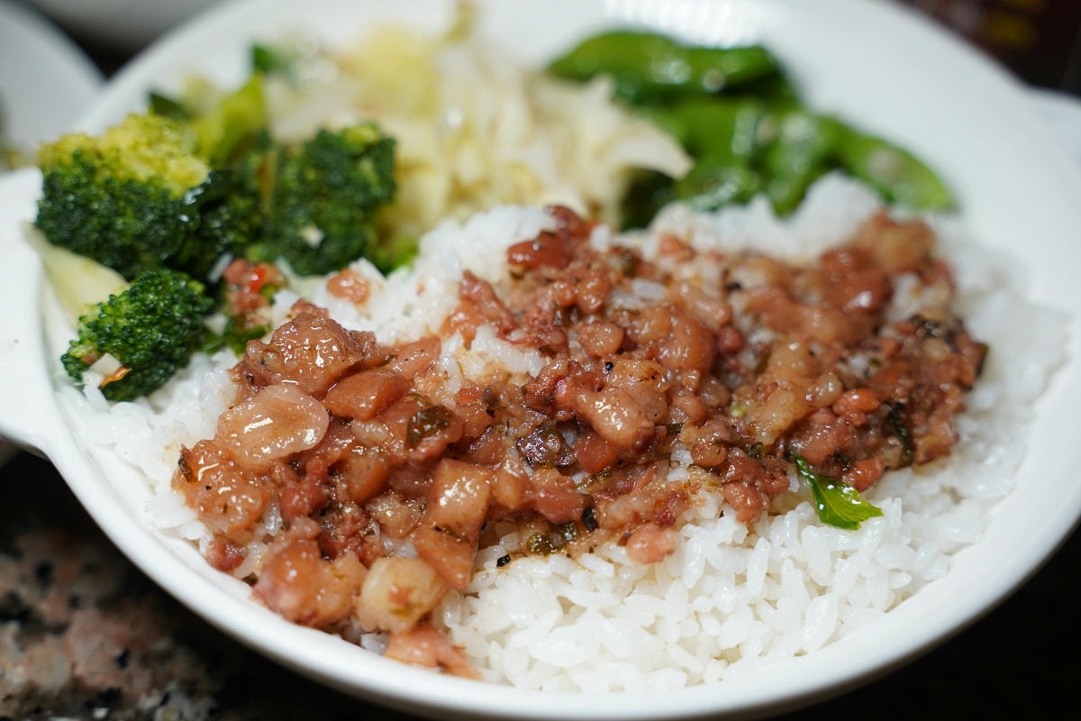 【台北東一排骨總店】台北老字號排骨飯 在地50年復古夜總會風格裝潢 國外遊客必訪台北美食