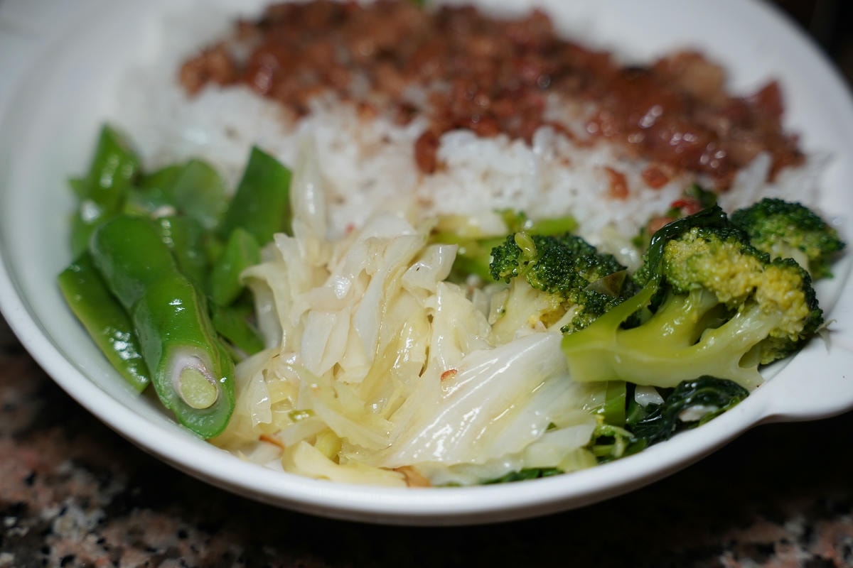 【台北東一排骨總店】台北老字號排骨飯 在地50年復古夜總會風格裝潢 國外遊客必訪台北美食