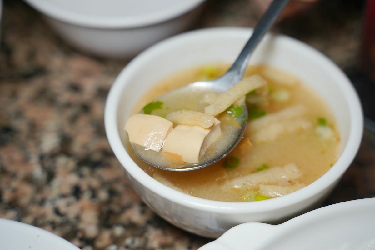 【台北東一排骨總店】台北老字號排骨飯 在地50年復古夜總會風格裝潢 國外遊客必訪台北美食