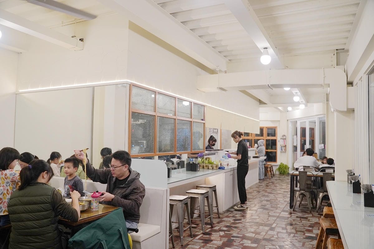 【十三張紅油抄手】桃園中壢麵店推薦 傳統小吃傳統眷村料理 招牌紅油炒手乾拌麵/蔥香雞絲湯麵