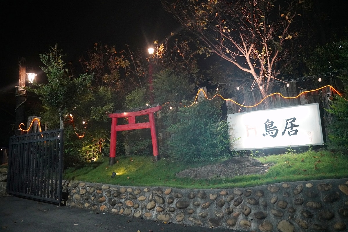 【台中夜景咖啡推薦】台中百萬級夜景 情侶夫妻約會首選 鳥居夜景咖啡 - 第1張圖 【台中夜景咖啡推薦】台中百萬級夜景 情侶夫妻約會首選 鳥居夜景咖啡