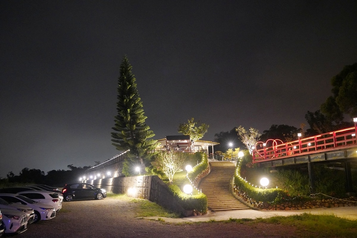 【台中夜景咖啡推薦】台中百萬級夜景 情侶夫妻約會首選 鳥居夜景咖啡 - 第3張圖 【台中夜景咖啡推薦】台中百萬級夜景 情侶夫妻約會首選 鳥居夜景咖啡