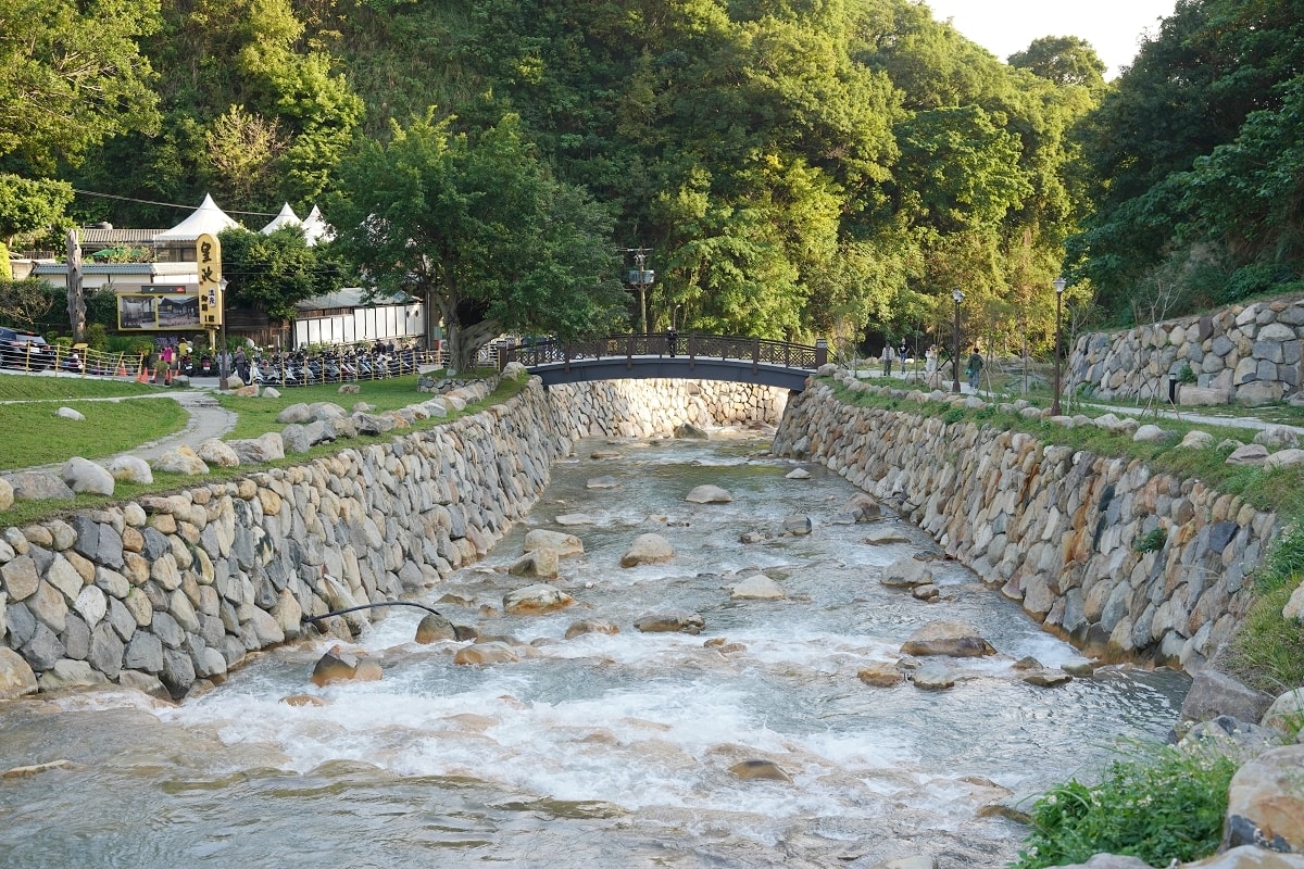 【行義路溫泉區免費景點】行義路溫泉露頭區景觀保育整治示範區磺溪水岸廣場 磺溪嶺景觀步道