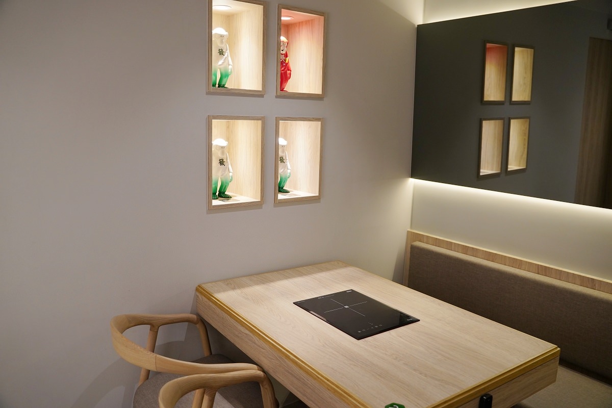 【西門町聚餐餐廳推薦】產地直送優質紅羽土公雞 十八種香料宇宙最強辣汁 大四喜麻辣雞公煲