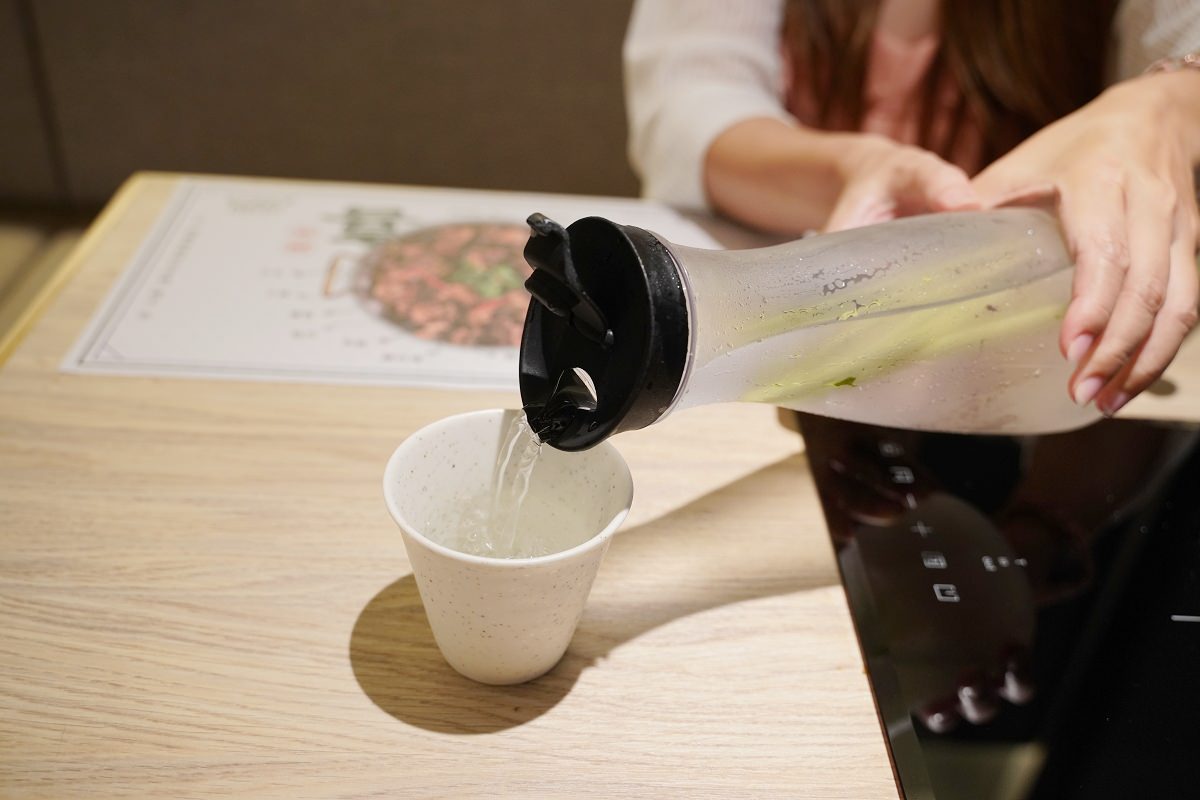 【西門町聚餐餐廳推薦】產地直送優質紅羽土公雞 十八種香料宇宙最強辣汁 大四喜麻辣雞公煲
