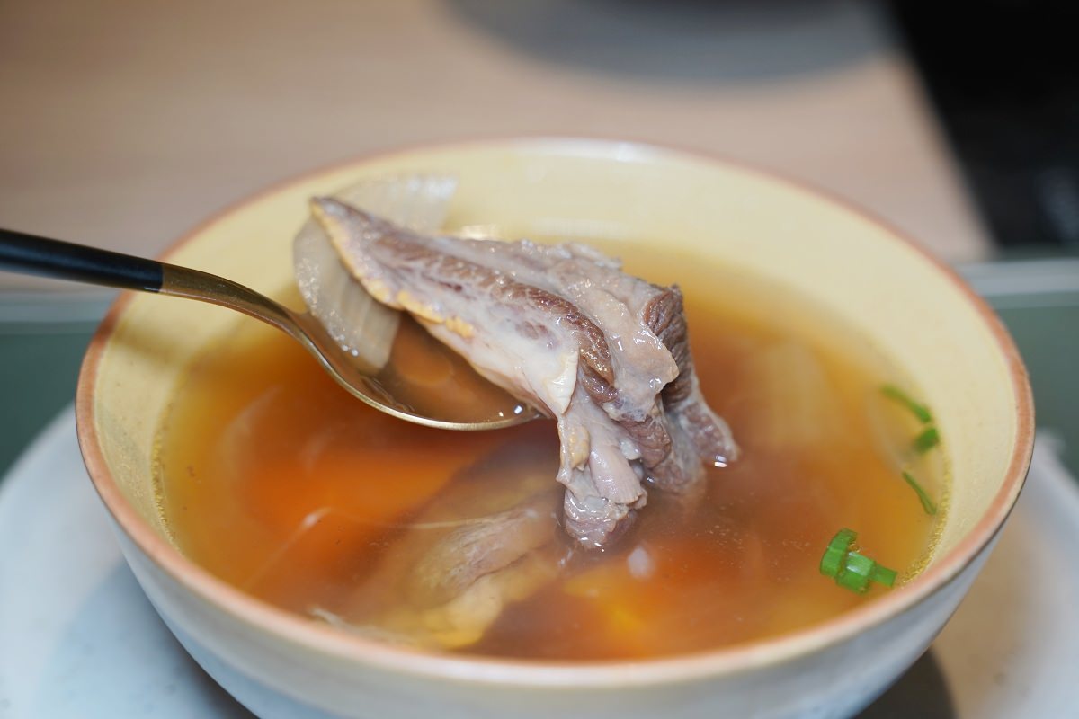 【西門町聚餐餐廳推薦】產地直送優質紅羽土公雞 十八種香料宇宙最強辣汁 大四喜麻辣雞公煲