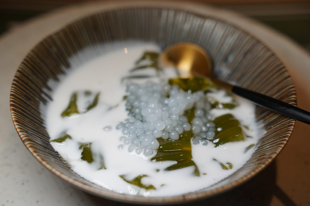 【西門町聚餐餐廳推薦】產地直送優質紅羽土公雞 十八種香料宇宙最強辣汁 大四喜麻辣雞公煲