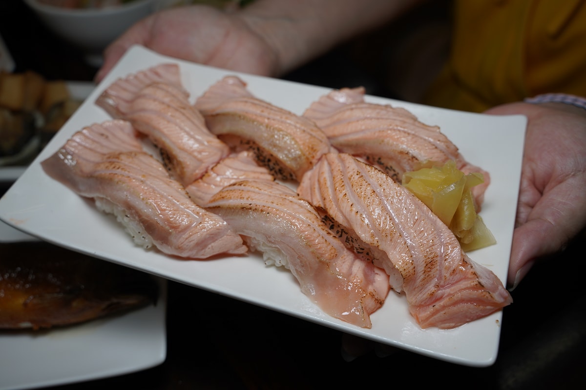 【丸隆生魚行】台北迪化街永樂市場超人氣排隊美食 500盤美食肯定 料好味美味噌湯免費喝到飽
