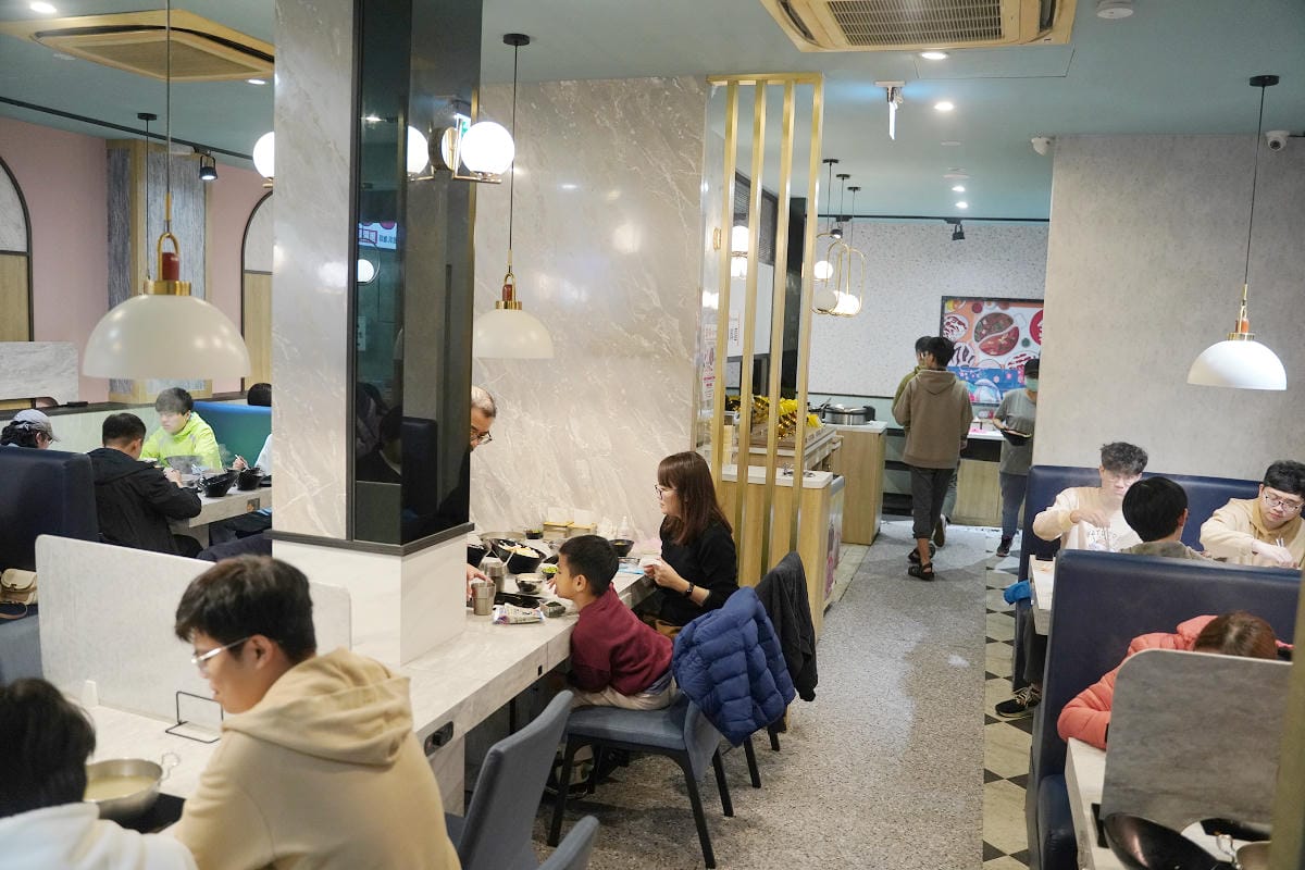 【錸一鍋佰元時尚鍋物中北分店】中原大學小火鍋推薦 滷肉飯/王子麵/剉冰/甜點/冰淇淋吃到飽
