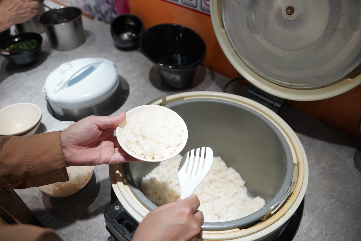 【親愛的創意精緻佰元鍋物忠孝店】內壢小火鍋推薦 滷肉飯王子麵飲料吃到飽 前食鼎香自助健康鍋