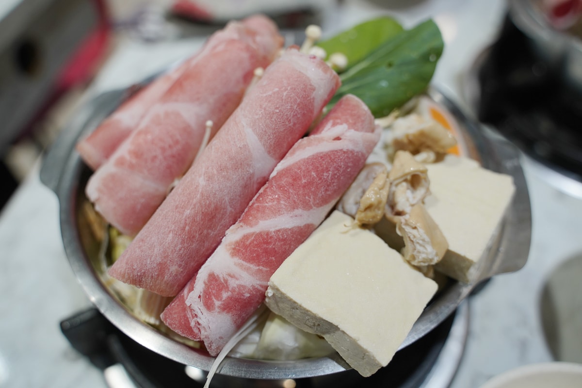 【親愛的創意精緻佰元鍋物忠孝店】內壢小火鍋推薦 滷肉飯王子麵飲料吃到飽 前食鼎香自助健康鍋