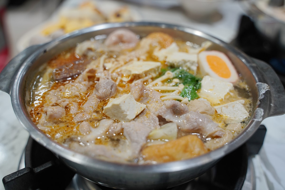 【親愛的創意精緻佰元鍋物忠孝店】內壢小火鍋推薦 滷肉飯王子麵飲料吃到飽 前食鼎香自助健康鍋