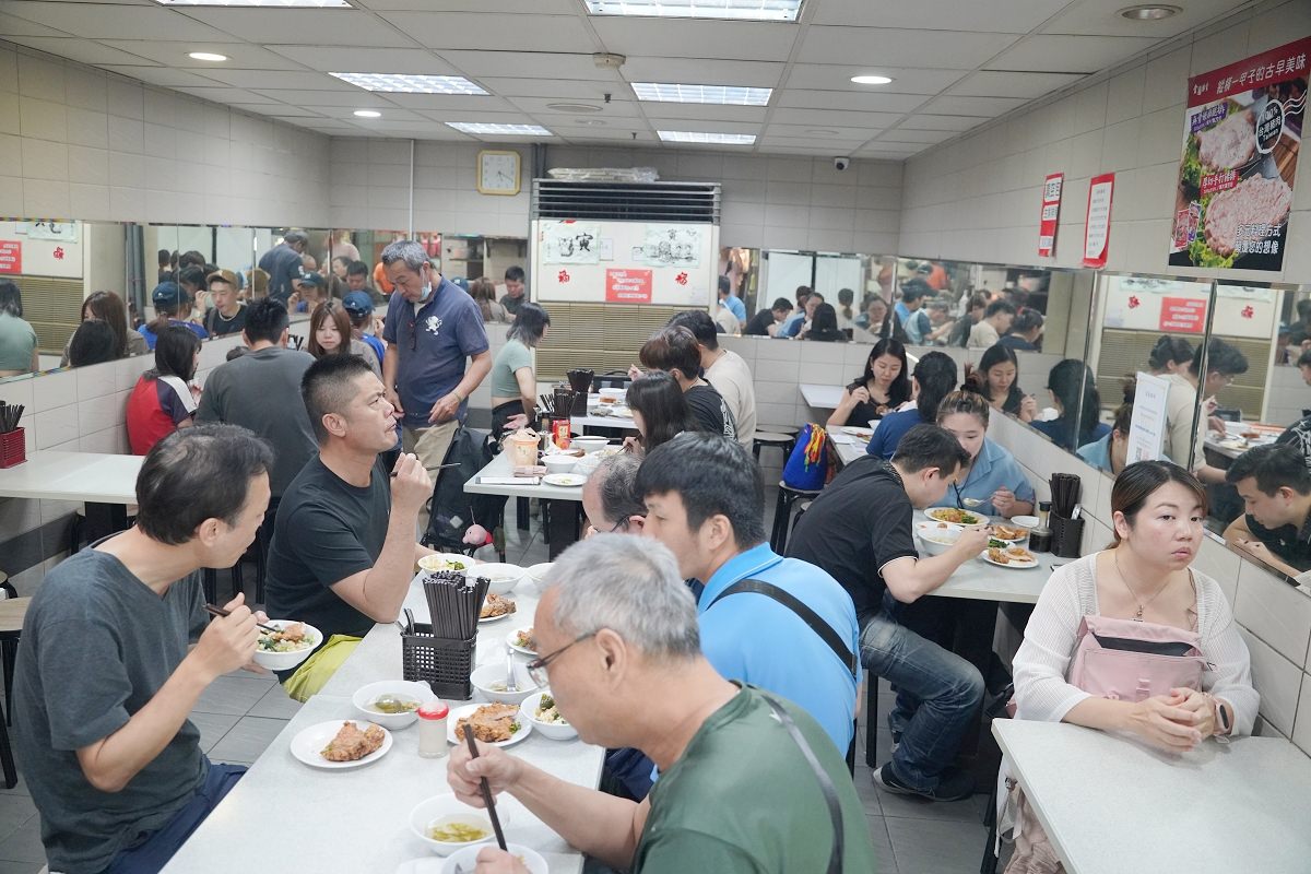 【萬年商業大樓美食推薦】創立於1973年 美味必點排骨飯/咖哩雞腿飯 金園排骨萬年店