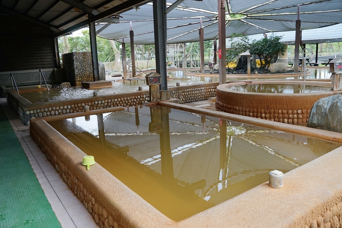 【花蓮瑞穗泡湯推薦】帝王黃金琥珀泉 露天泳池兒童戲水池 虎爺溫泉渡假莊園