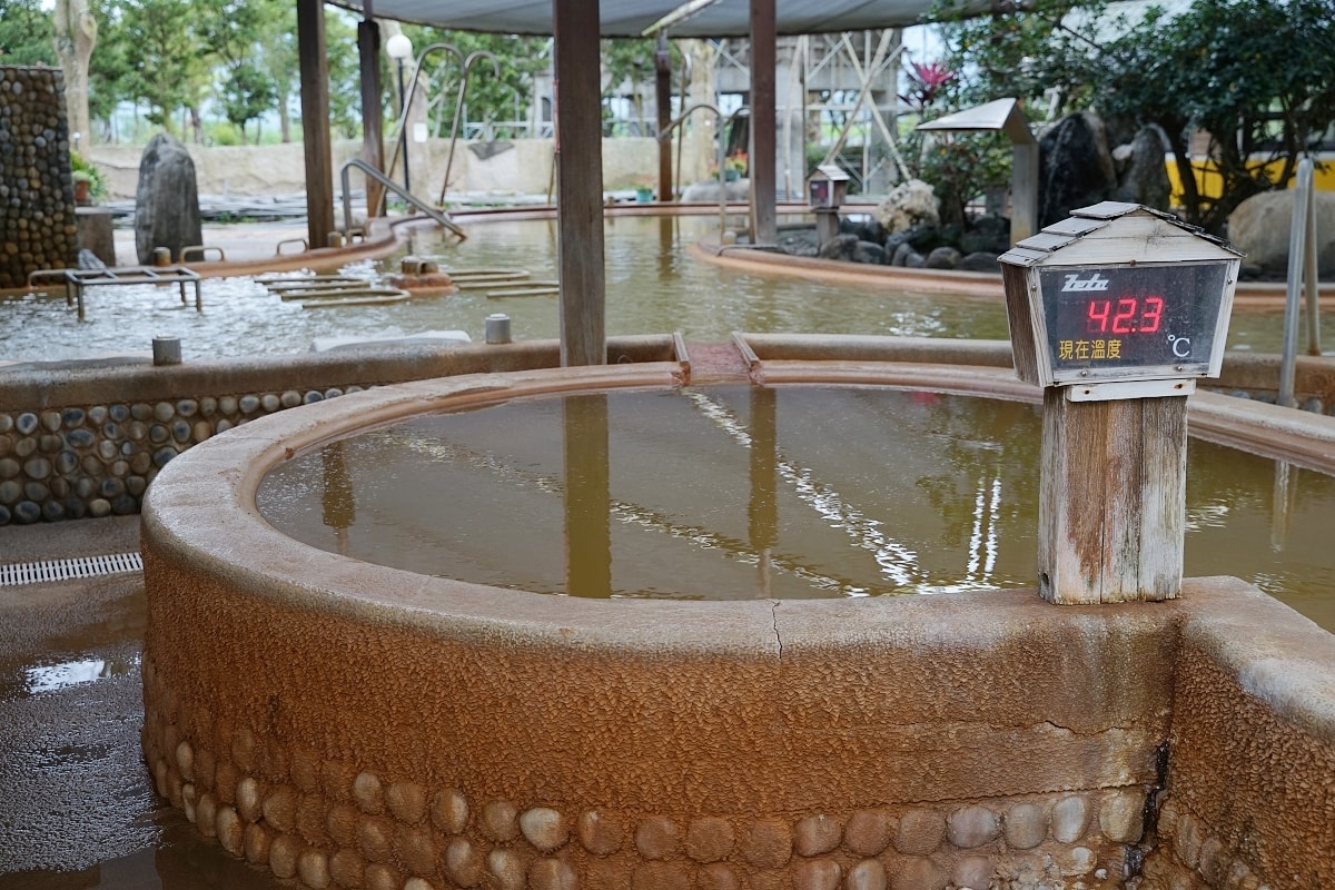 【花蓮瑞穗泡湯推薦】帝王黃金琥珀泉 露天泳池兒童戲水池 虎爺溫泉渡假莊園