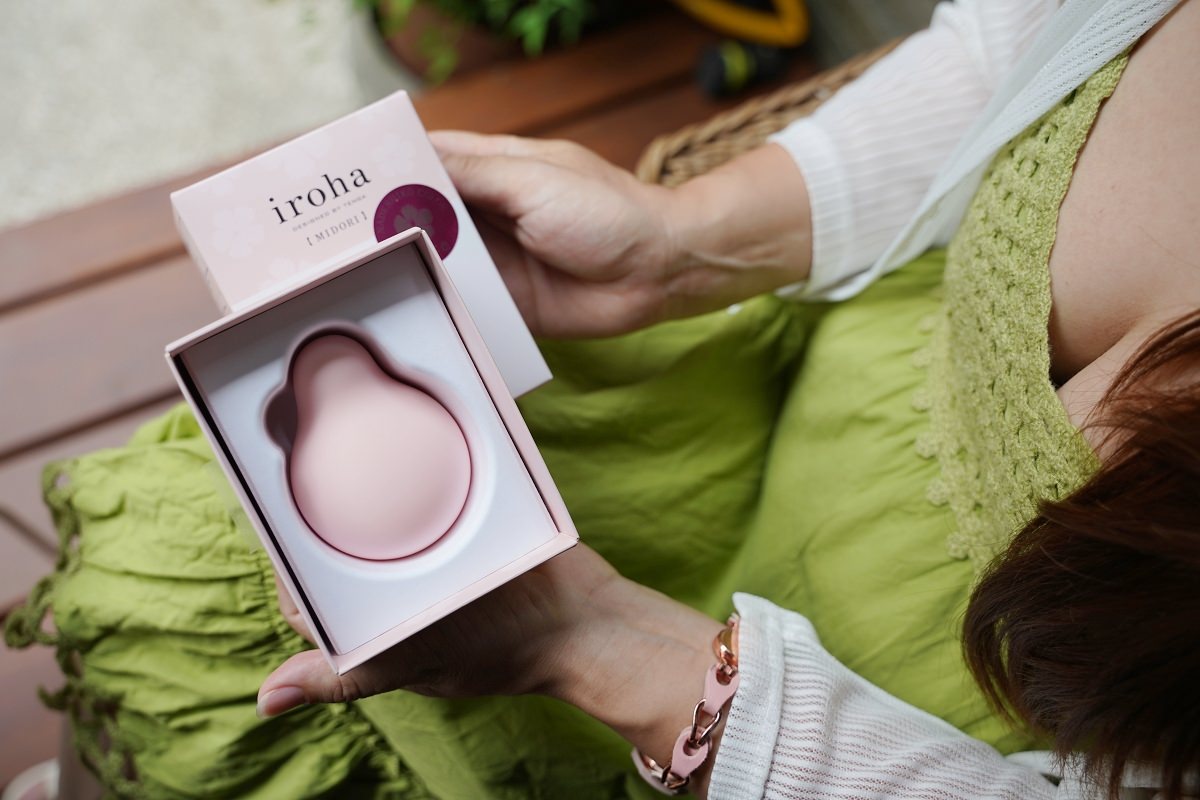 【iroha 女性成人用品】私密呵護自我愉悅用具大推薦 紅點設計大獎 可完全貼合使用 前端集中振動直傳樂趣