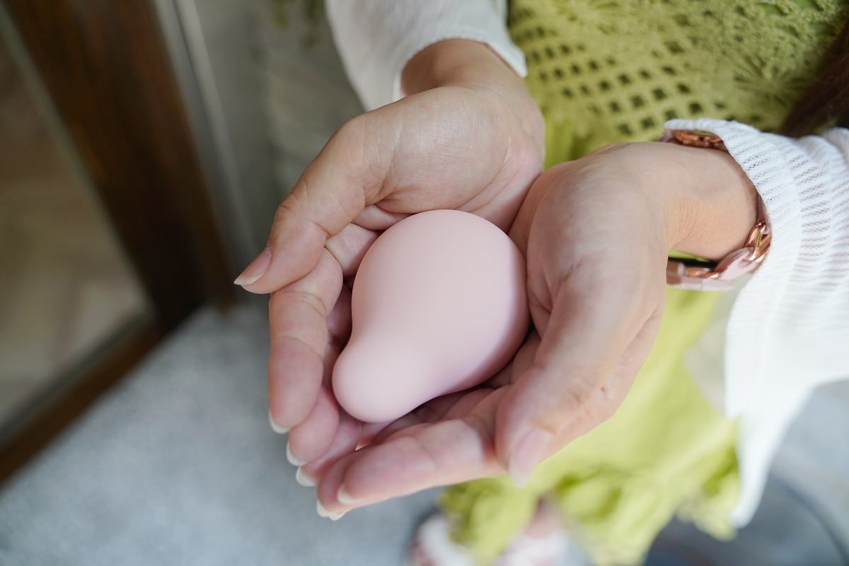 【iroha 女性成人用品】私密呵護自我愉悅用具大推薦 紅點設計大獎 可完全貼合使用 前端集中振動直傳樂趣