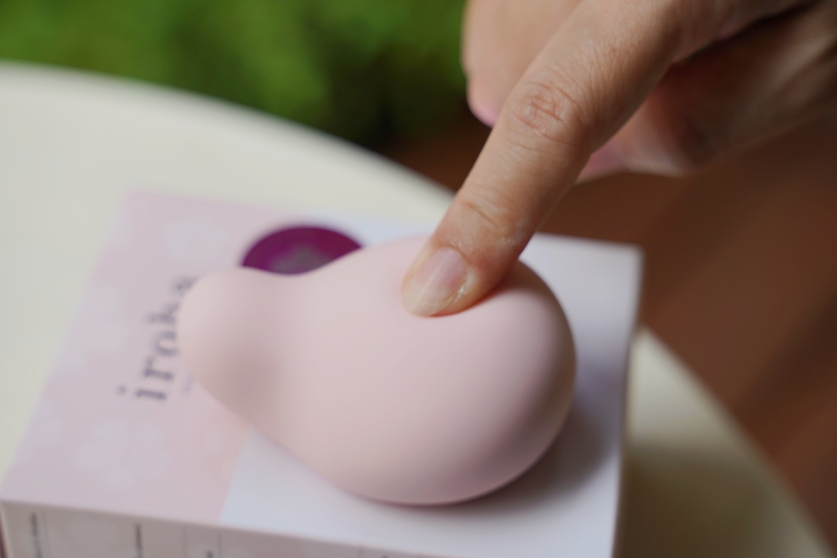 【iroha 女性成人用品】私密呵護自我愉悅用具大推薦 紅點設計大獎 可完全貼合使用 前端集中振動直傳樂趣
