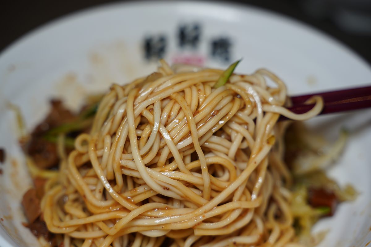 【iFG遠雄廣場美食推薦】一般餛飩的3倍大!全台首創虎爪餛飩 七三黃金比例肉餡每日新鮮手作 好好吃大餛飩汐止遠雄店