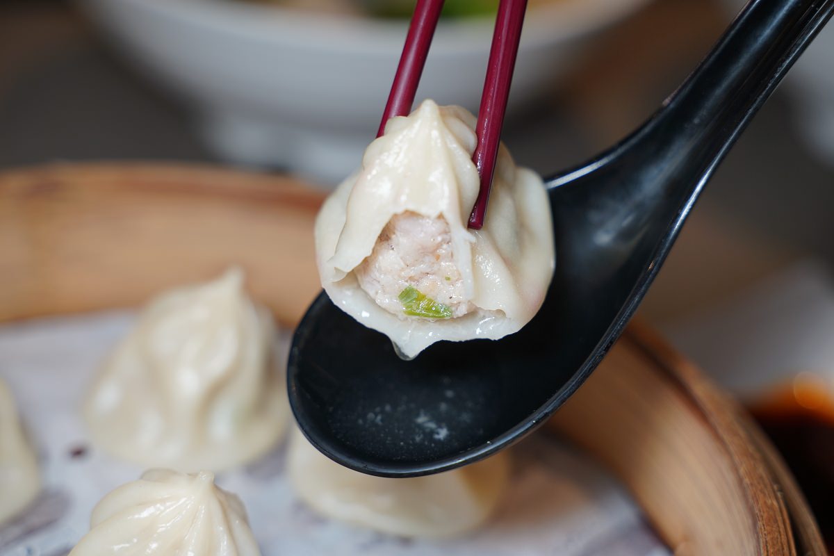 【iFG遠雄廣場美食推薦】一般餛飩的3倍大!全台首創虎爪餛飩 七三黃金比例肉餡每日新鮮手作 好好吃大餛飩汐止遠雄店