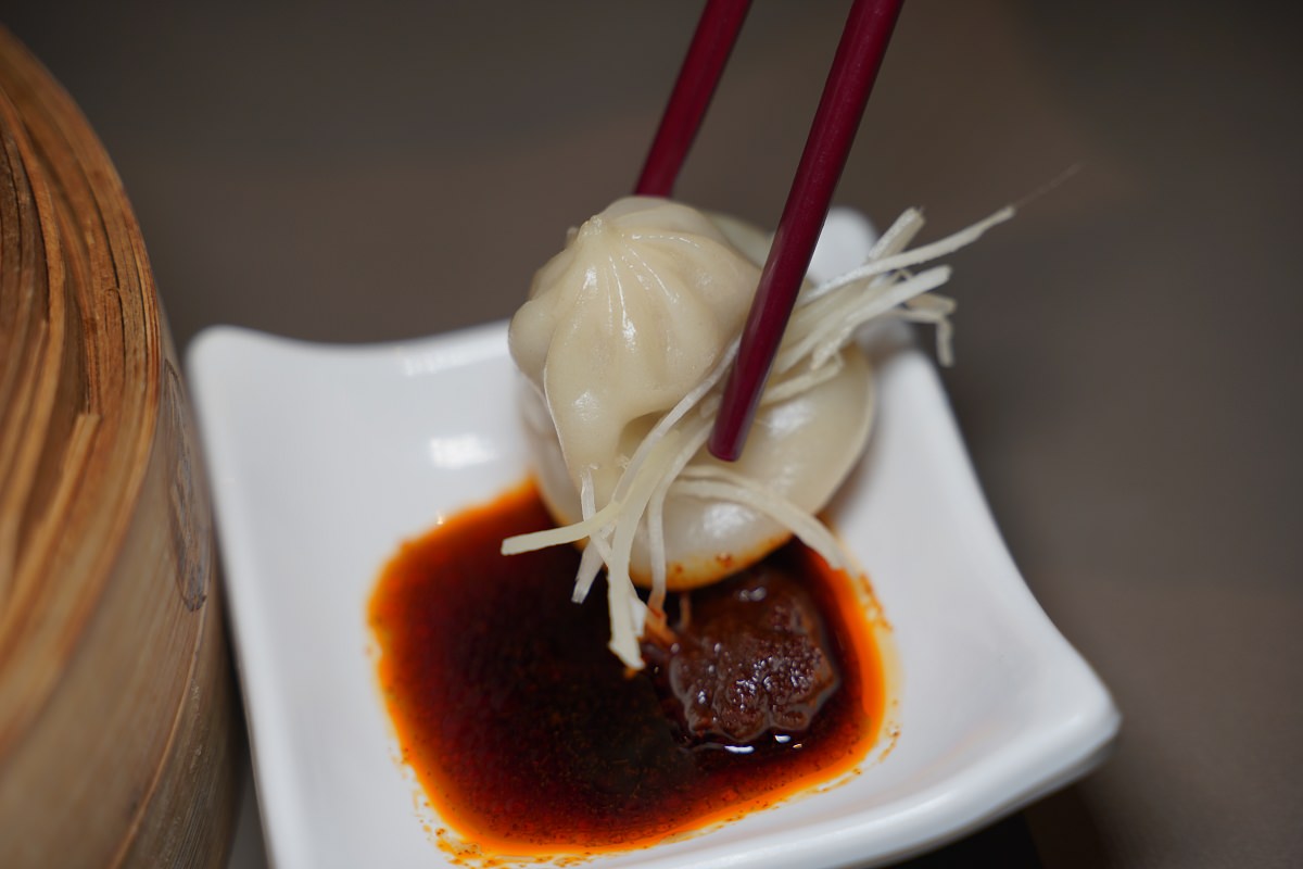 【iFG遠雄廣場美食推薦】一般餛飩的3倍大!全台首創虎爪餛飩 七三黃金比例肉餡每日新鮮手作 好好吃大餛飩汐止遠雄店
