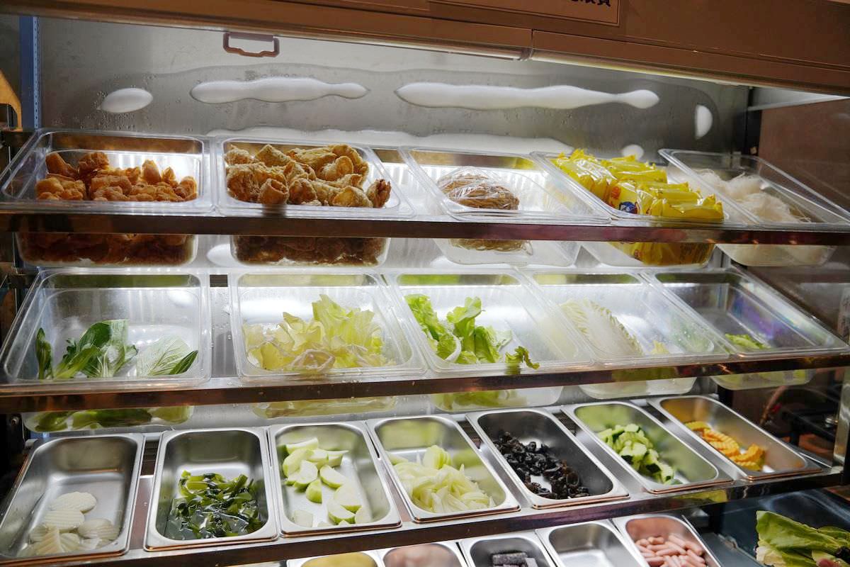 【楊梅小火鍋推薦】楊梅火車站吃到飽聚餐首選 豐富蔬菜火鍋料無限量供應 砸鍋火鍋專賣店 - 第11張圖 【楊梅小火鍋推薦】楊梅火車站吃到飽聚餐首選 豐富蔬菜火鍋料無限量供應 砸鍋火鍋專賣店