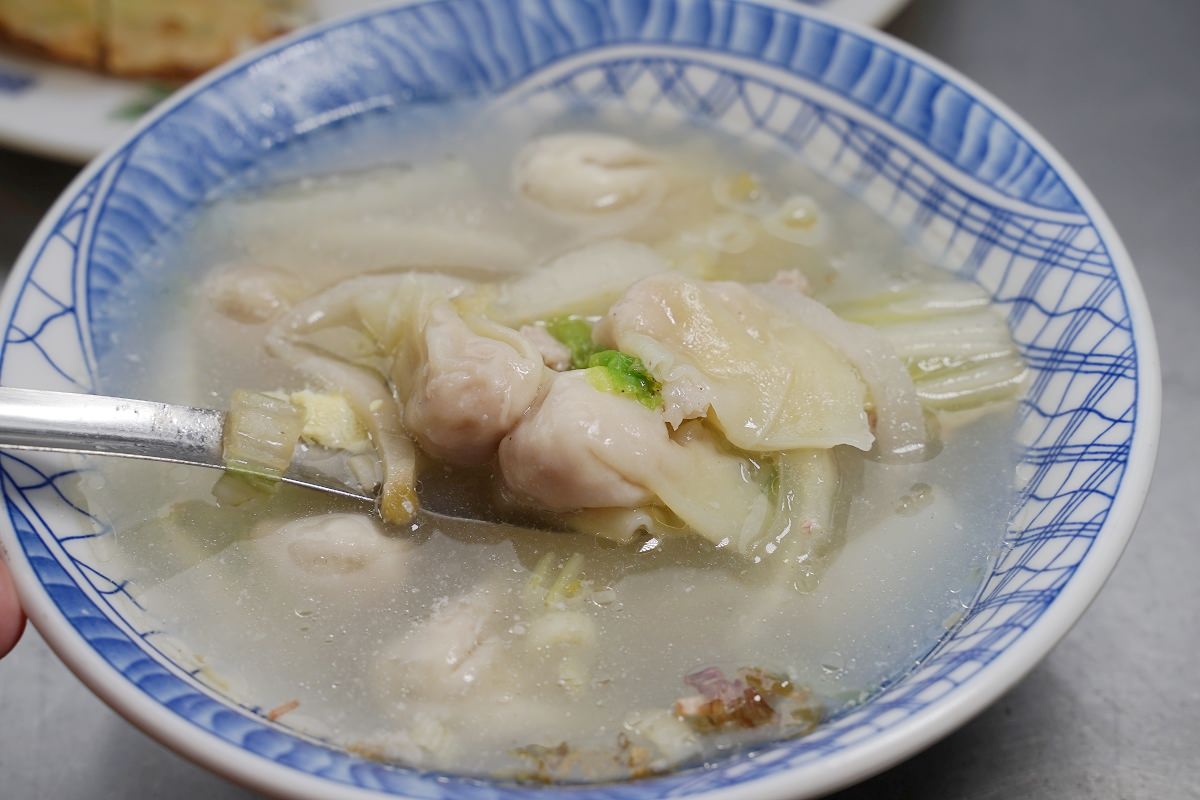 【金門金沙美食推薦】開業於1932年 必吃廣東粥炒泡麵 遠來興小吃店