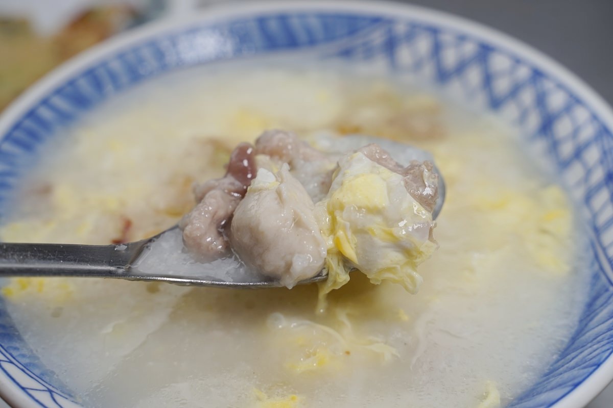 【金門金沙美食推薦】開業於1932年 必吃廣東粥炒泡麵 遠來興小吃店