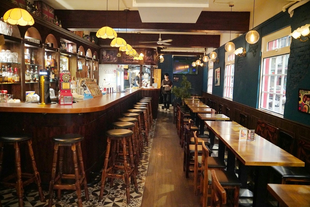 【Lane 72 Bistro 英式餐酒館板橋店】英國當地特色小吃 江子翠超人氣音樂餐廳