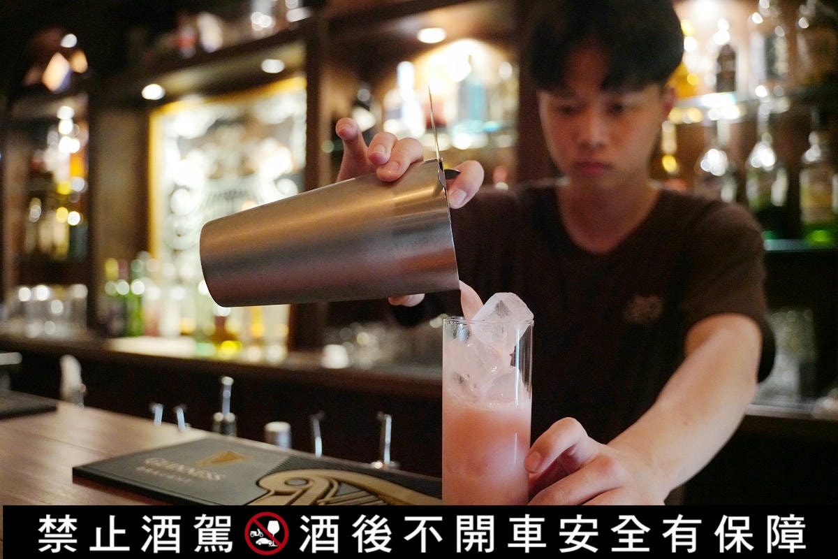 【Lane 72 Bistro 英式餐酒館板橋店】英國當地特色小吃 江子翠超人氣音樂餐廳