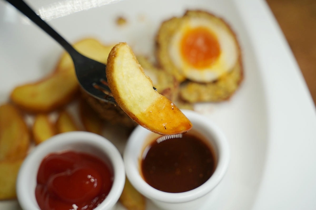 【Lane 72 Bistro 英式餐酒館板橋店】英國當地特色小吃 江子翠超人氣音樂餐廳