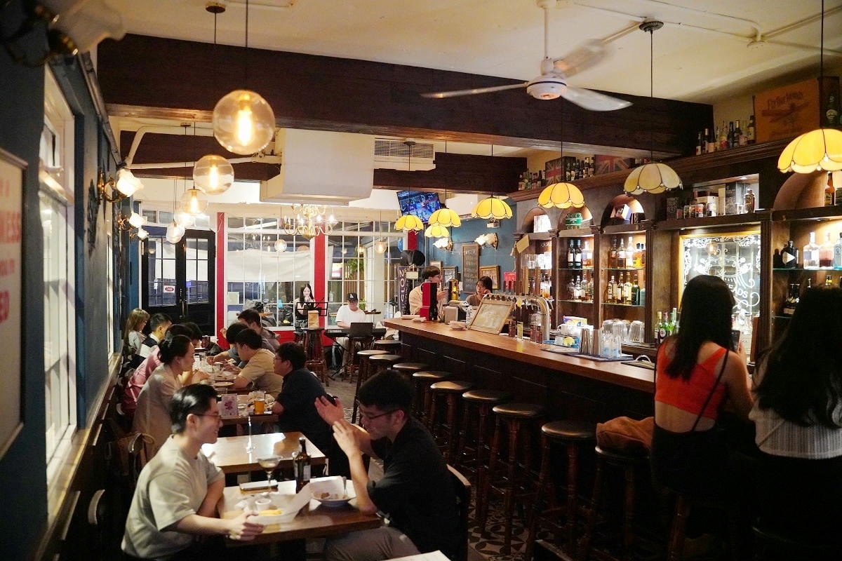 【Lane 72 Bistro 英式餐酒館板橋店】英國當地特色小吃 江子翠超人氣音樂餐廳