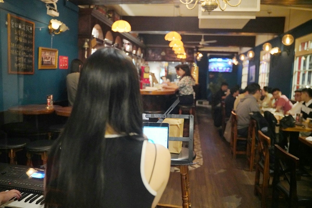 【Lane 72 Bistro 英式餐酒館板橋店】英國當地特色小吃 江子翠超人氣音樂餐廳
