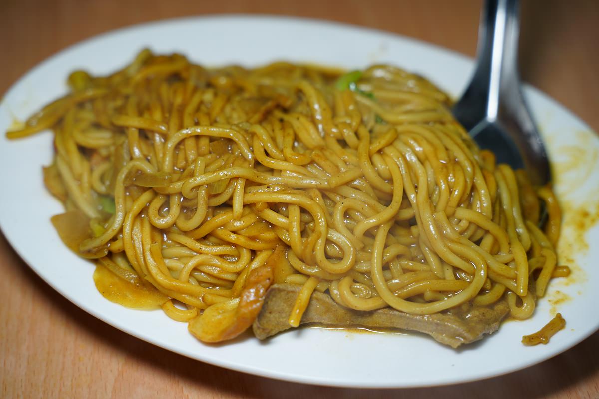 【基隆咖哩麵推薦】基隆隱藏版美食 基隆在地人才知道的好味道 基隆慶安宮廟口咖哩炒麵炒飯