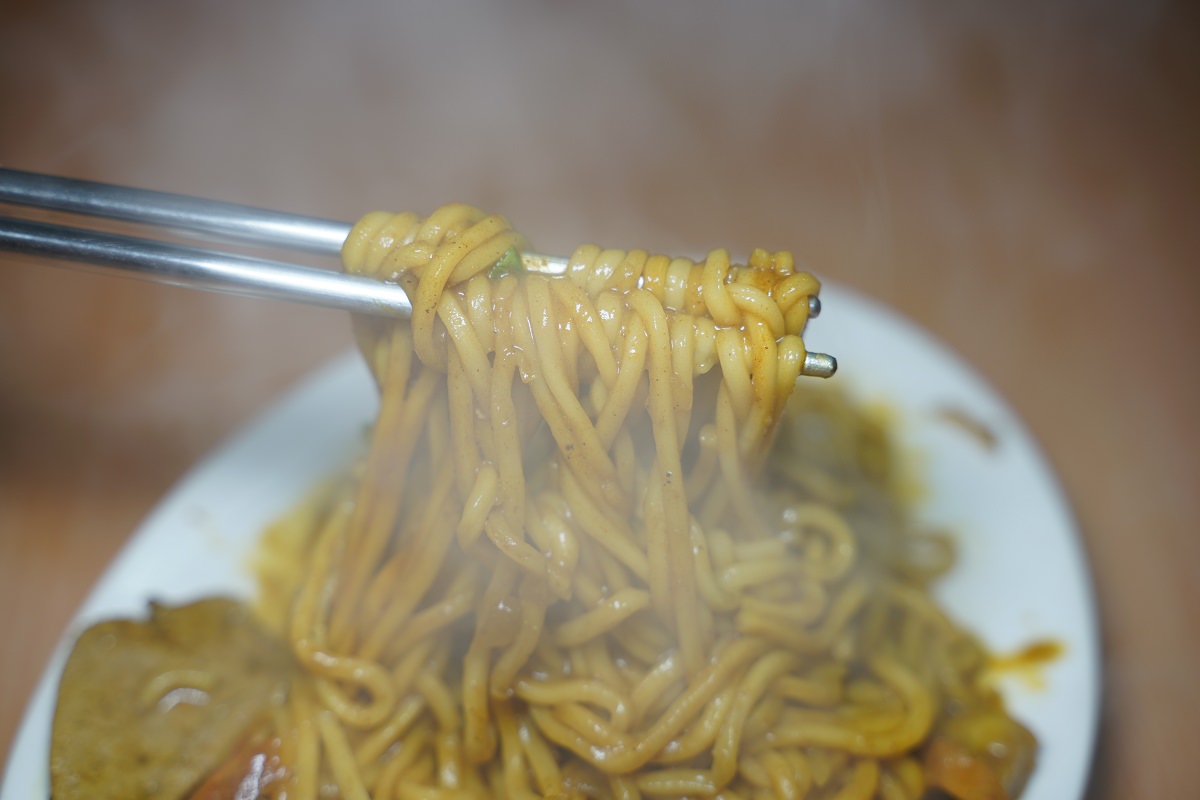 【基隆咖哩麵推薦】基隆隱藏版美食 基隆在地人才知道的好味道 基隆慶安宮廟口咖哩炒麵炒飯