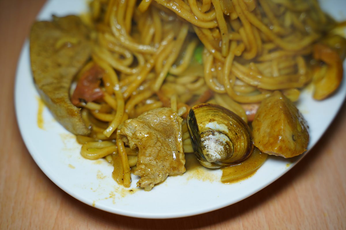 【基隆咖哩麵推薦】基隆隱藏版美食 基隆在地人才知道的好味道 基隆慶安宮廟口咖哩炒麵炒飯