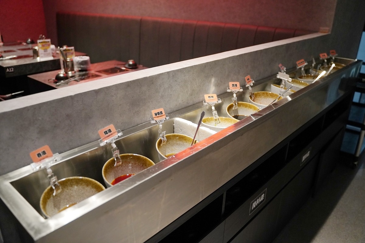 【台北小巨蛋美食推薦】韓系夜店風舒適用餐環境 真材實料拼盤套餐 功殿火鍋敦南店