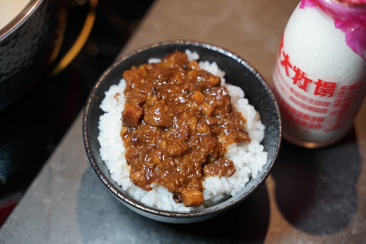 【台北小巨蛋美食推薦】韓系夜店風舒適用餐環境 真材實料拼盤套餐 功殿火鍋敦南店